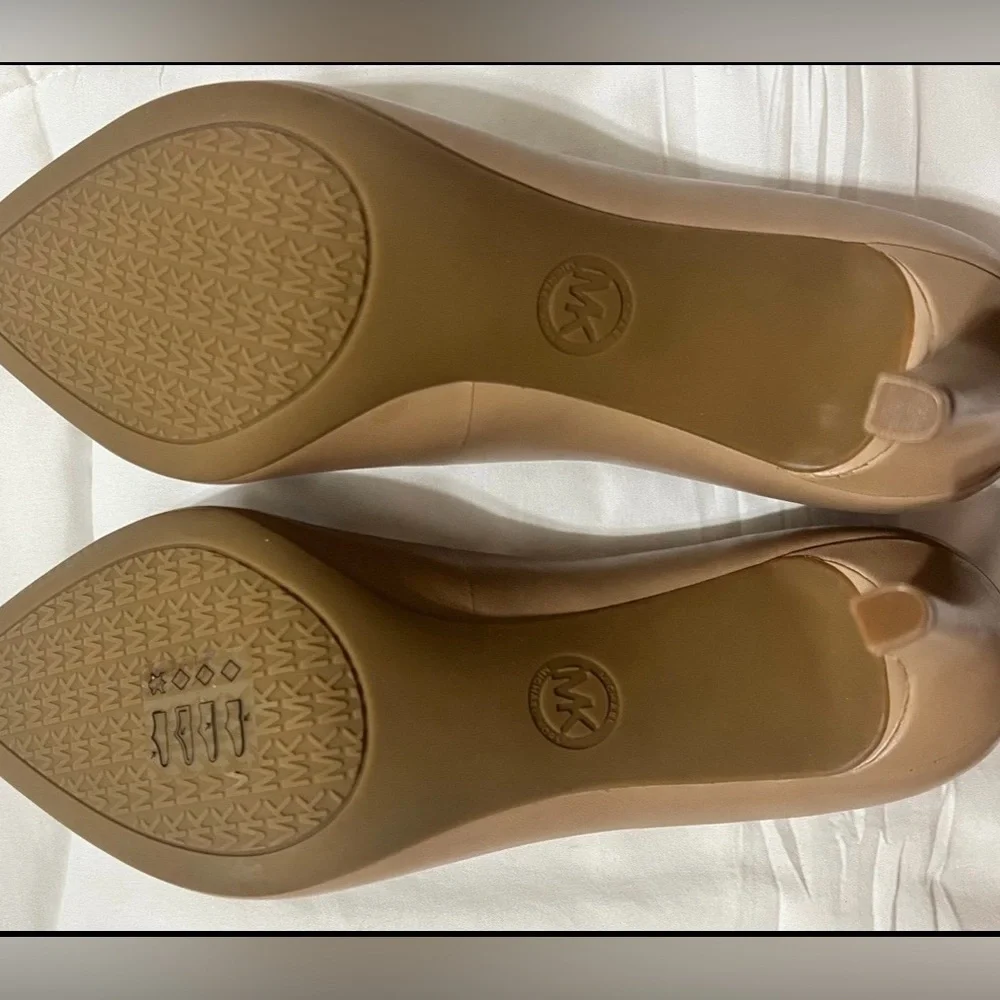 NEW Women’s Michael Kors Dorothy Flex Leather Pumps - Khaki